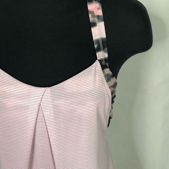 LuluLemon No Limits Tank - Women’s 6 - Picture 5 of 7